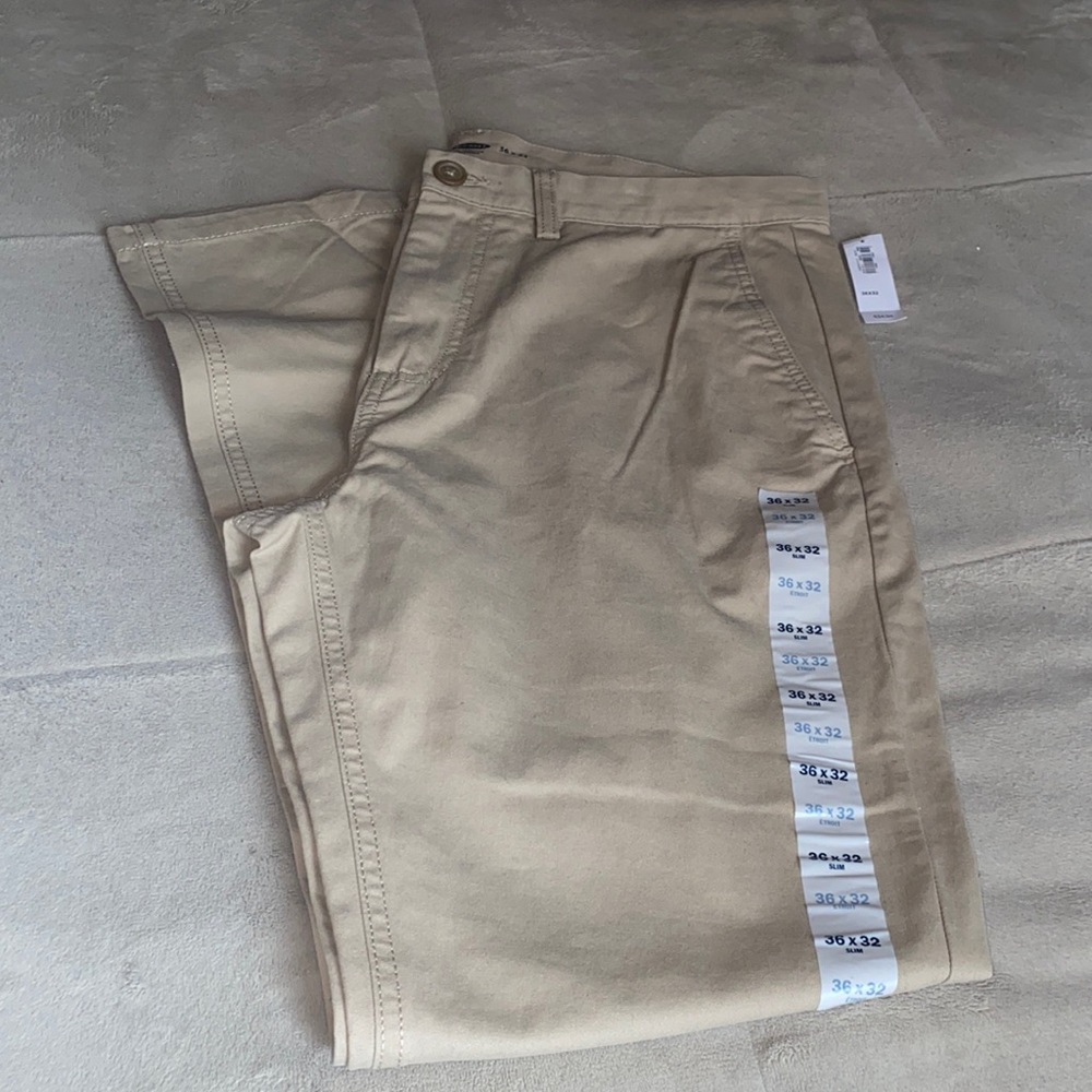 Men’s Old Navy khaki pants